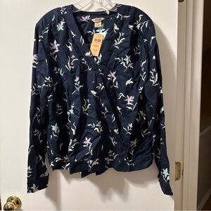 Duluth Trading Co Navy Floral Blouse